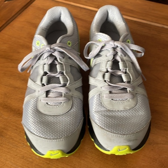 NIKE Reax Sneakers Size 10 main image 2